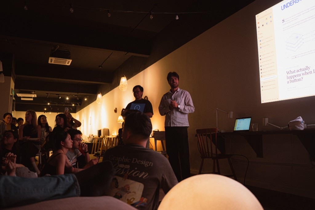 Article projected behind the speakers