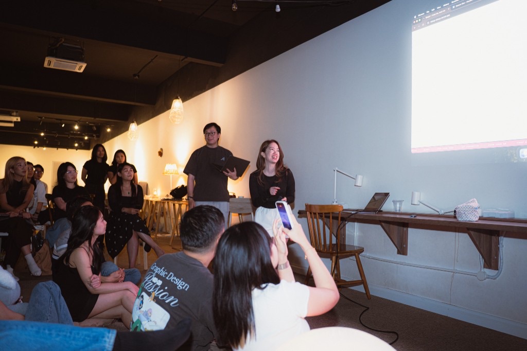 Pair presenting to the room